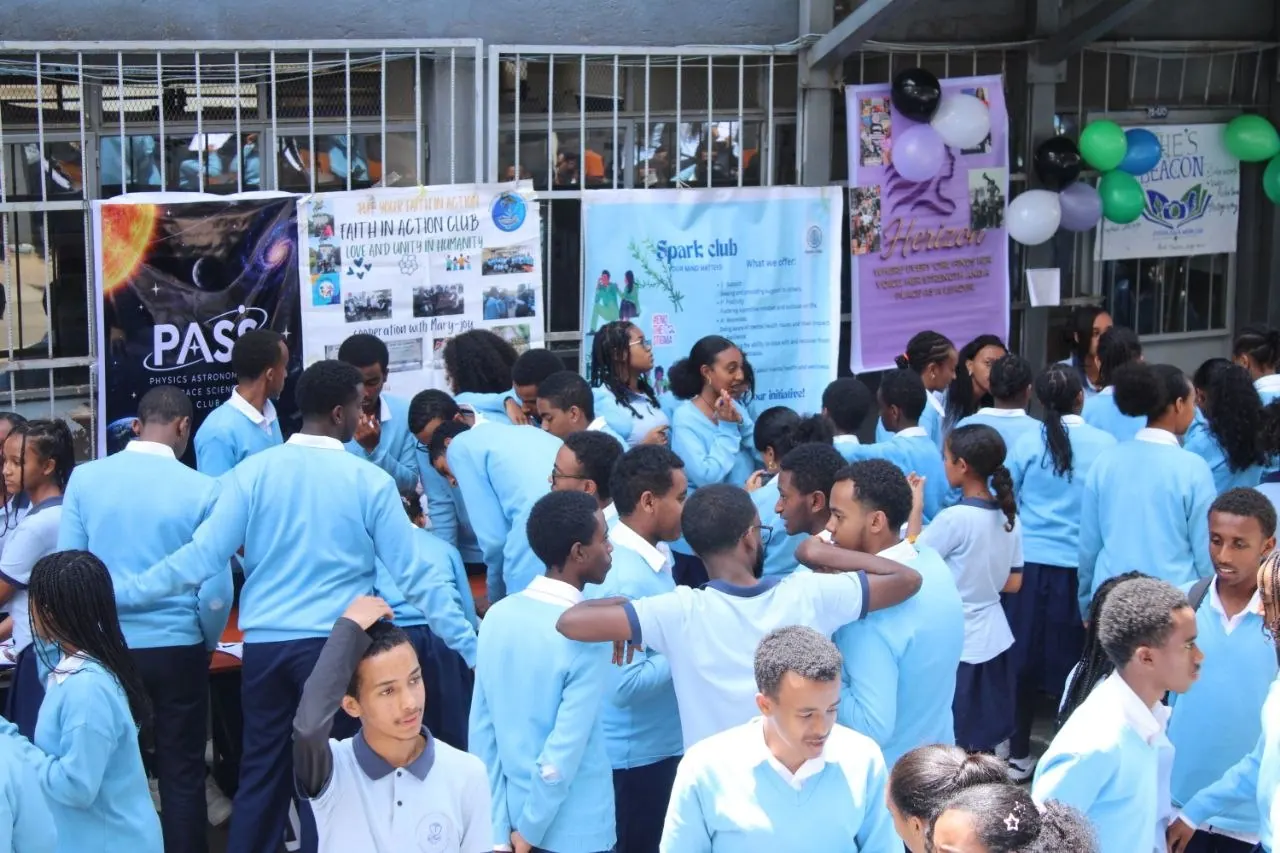 Students visiting club stands at LCCS 2026 Club Day (photo 1)