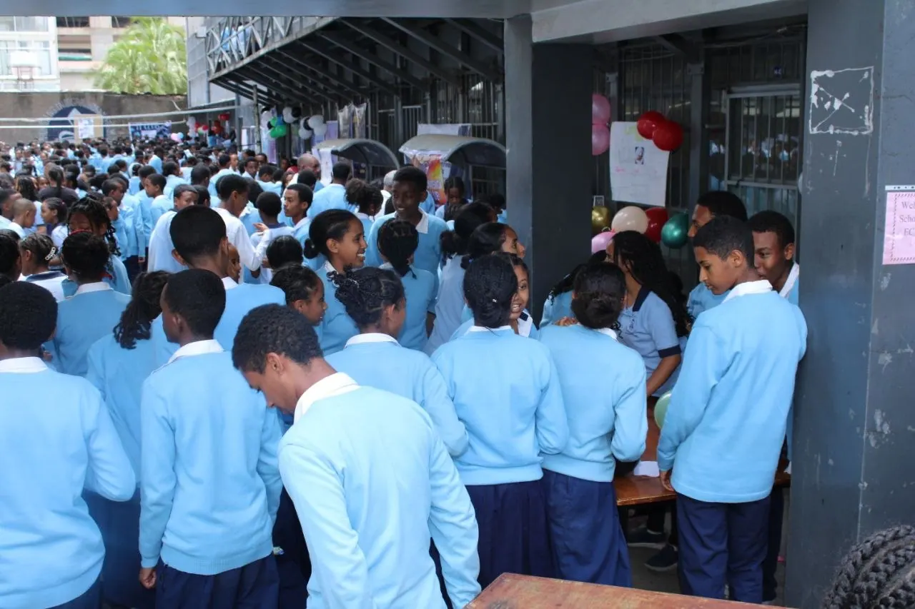 Students visiting club stands at LCCS 2026 Club Day (photo 4)