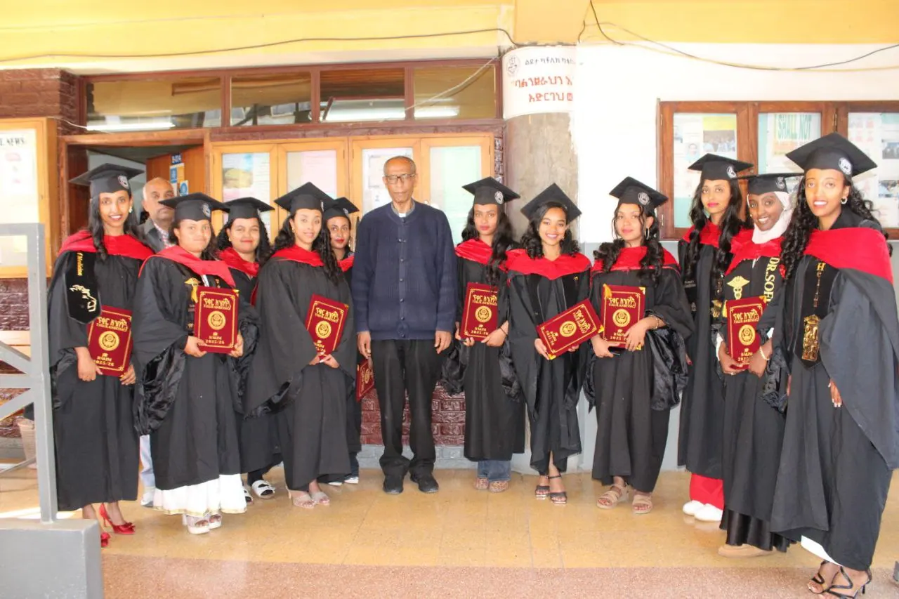 Former LCCS students in graduation gowns after graduating in medicine (photo 1)